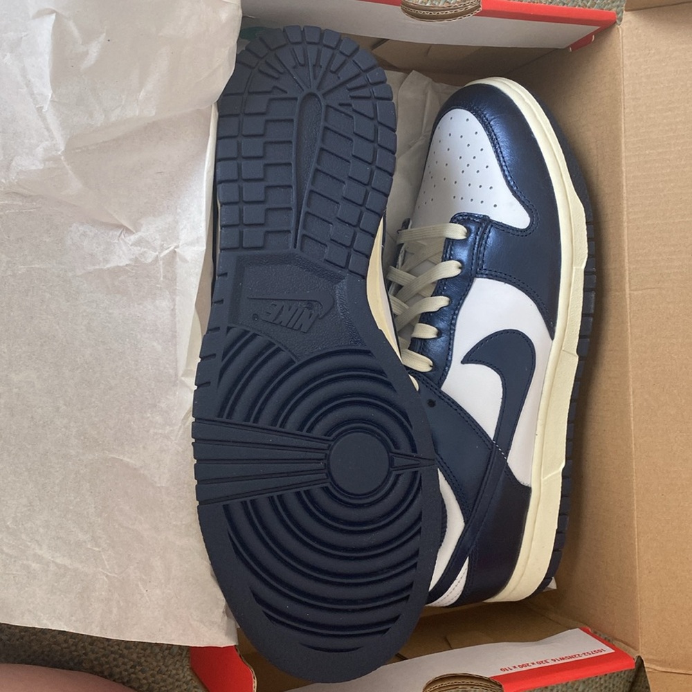 Brand new dunk low premium vintage shoes! Box included.
